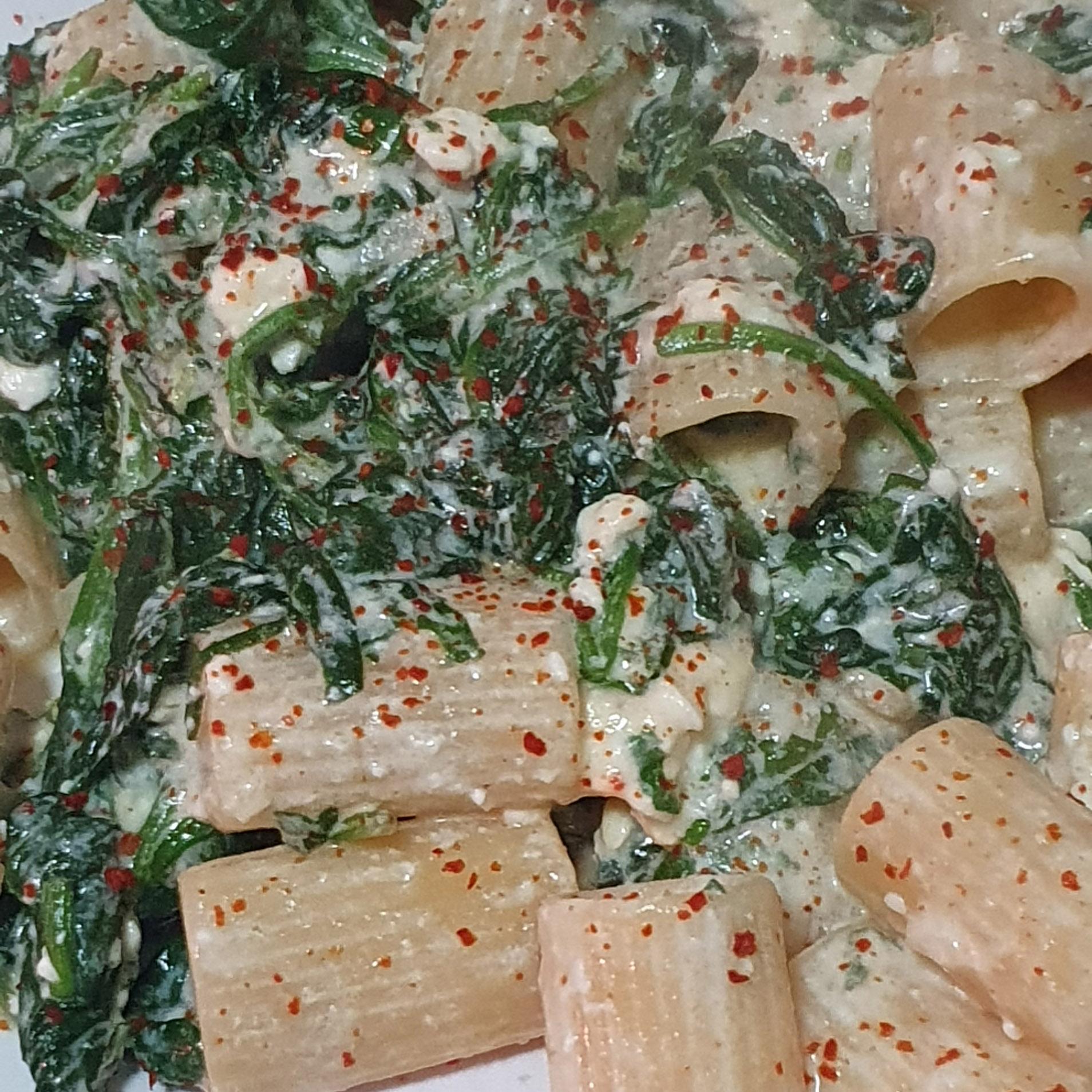 Pasta mit Spinat, Feta, Joghurt